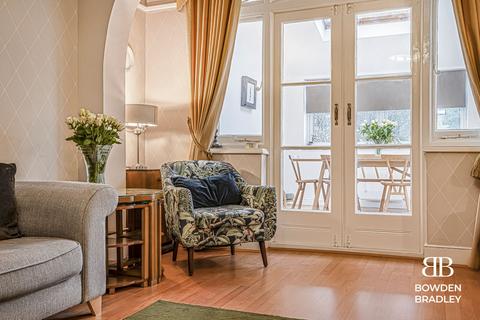 3 bedroom semi-detached house for sale, Beattyville Gardens, Barkingside, IG6