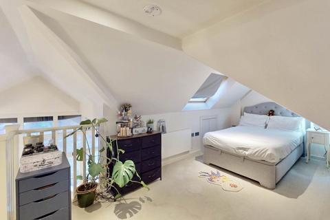 2 bedroom apartment for sale, Archway Road, London N6