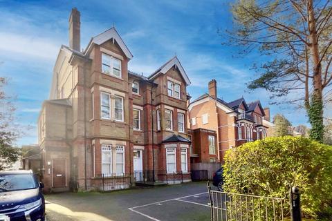 2 bedroom flat for sale, Shepherds Hill, London N6