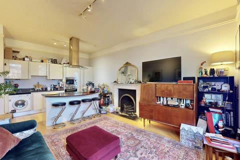 2 bedroom flat for sale, Shepherds Hill, London N6