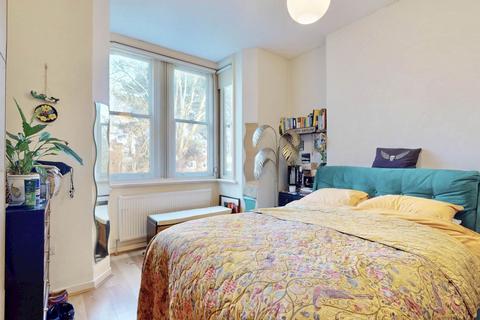 2 bedroom flat for sale, Shepherds Hill, London N6