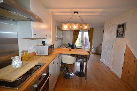 3 bedroom semi-detached house to rent, 18 Whitehead Grove