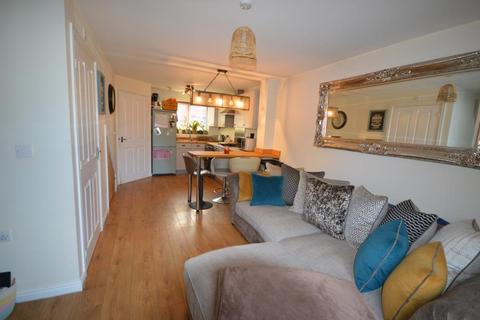 3 bedroom semi-detached house to rent, 18 Whitehead Grove