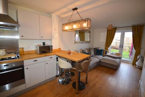 3 bedroom semi-detached house to rent, 18 Whitehead Grove