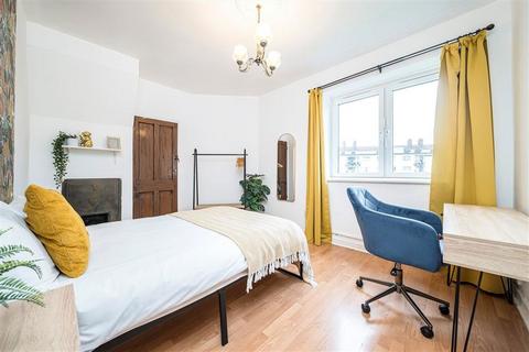 3 bedroom flat for sale, Blackwall Lane, London SE10
