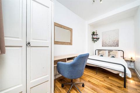 3 bedroom flat for sale, Blackwall Lane, London SE10