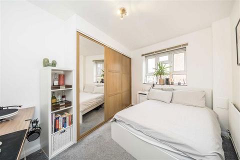 3 bedroom flat for sale, Gray Street, London SE1