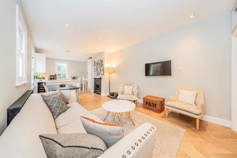 3 bedroom flat for sale, Woodlawn Road, London SW6