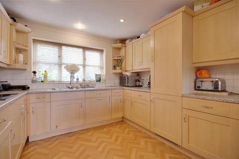 undefined, Lyndhurst SO43