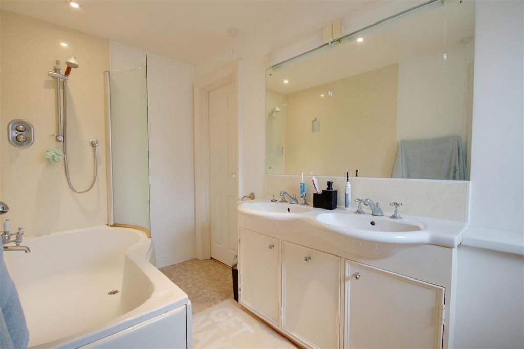 Ensuite.jpg