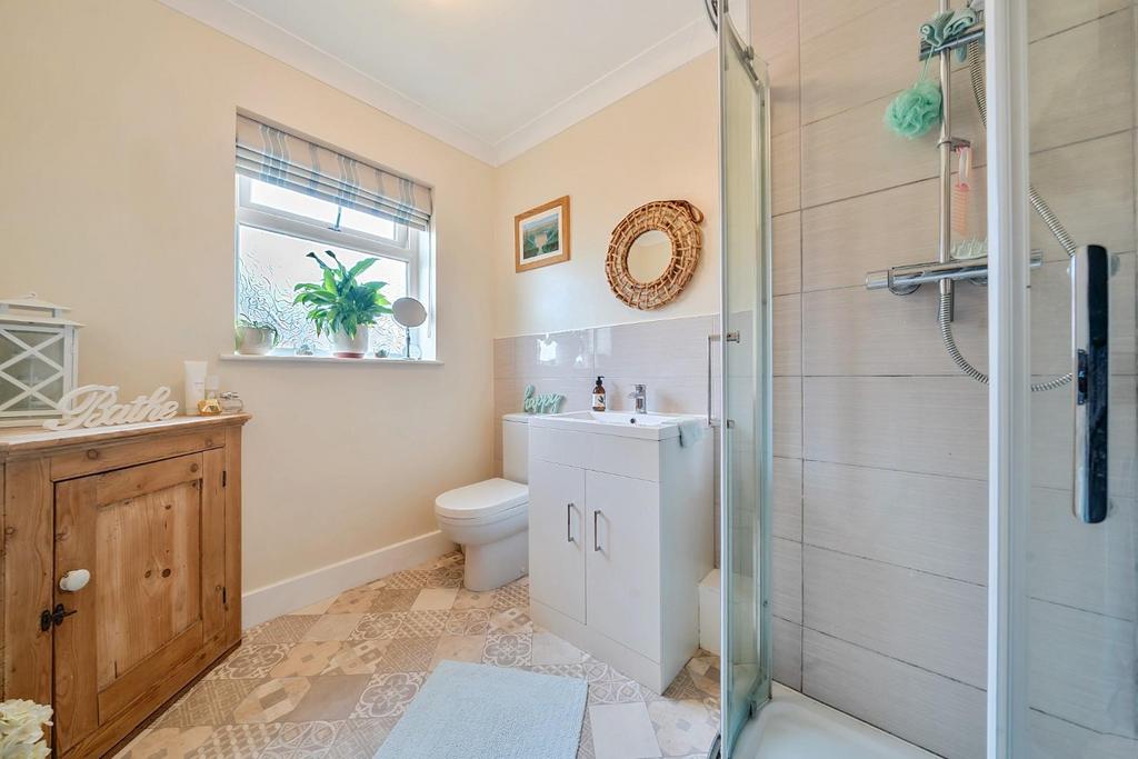 SECOND EN-SUITE.jpg