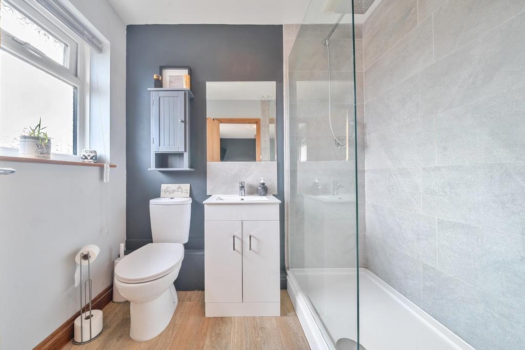 THIRD EN-SUITE.jpg
