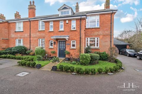 4 bedroom semi-detached house for sale, Kensington Way, Brentwood