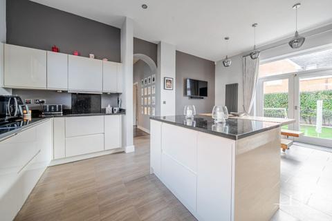 4 bedroom semi-detached house for sale, Kensington Way, Brentwood