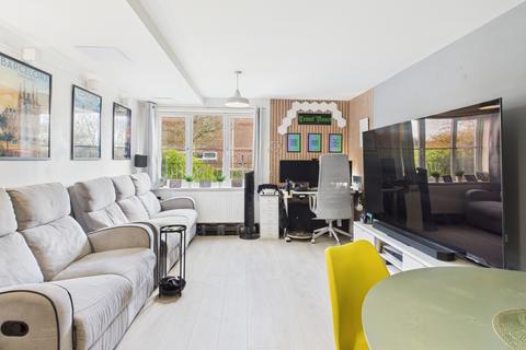 2 bedroom apartment for sale, Bells Hill Green, Stoke Poges, Buckinghamshire, SL2