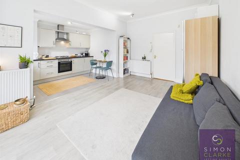 Studio to rent, Fortis Green, East Finchley, N2 - GARDEN FLAT