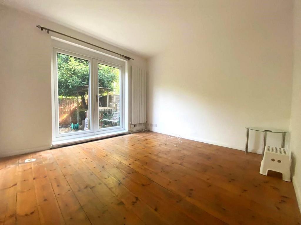 LIVING ROOM.jpg