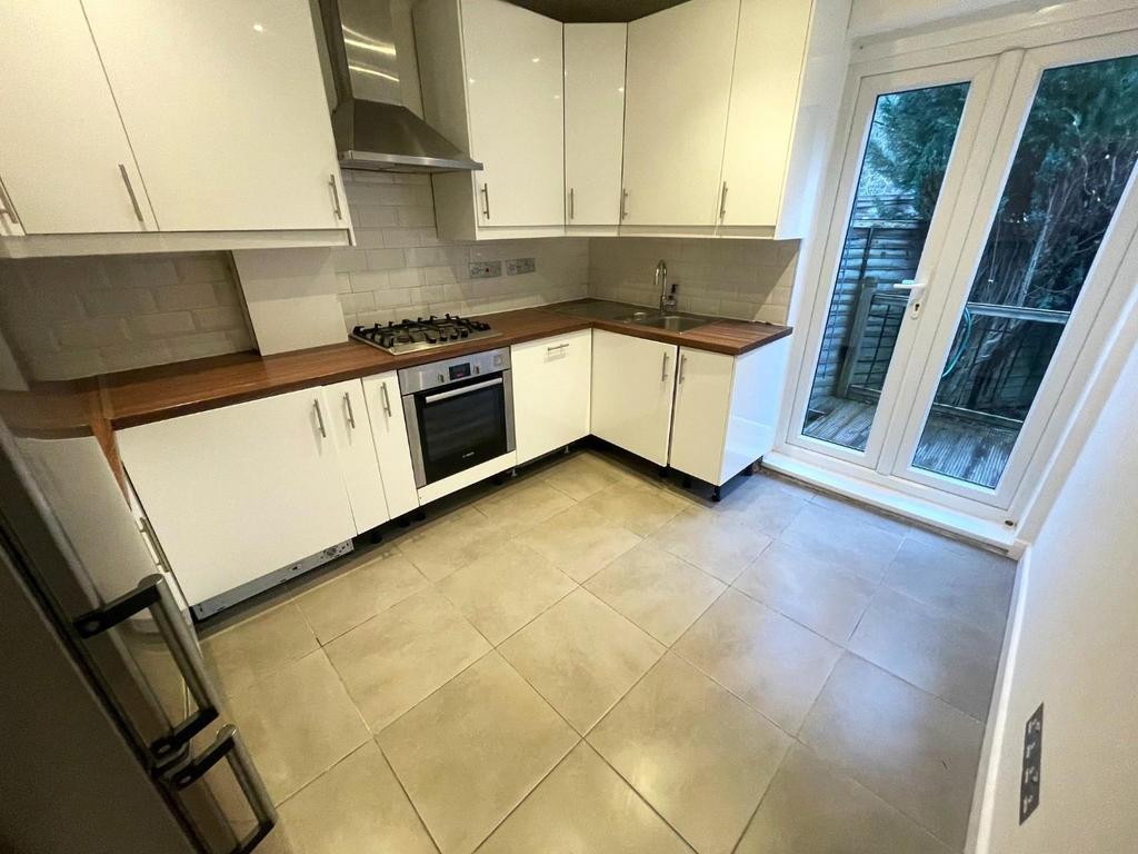 KITCHEN 2.jpg