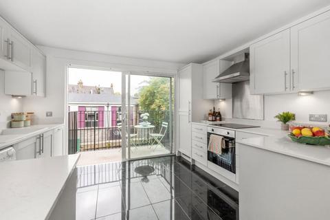 2 bedroom flat for sale, Sternhall Lane, London SE15