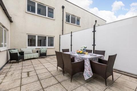 2 bedroom flat for sale, Sternhall Lane, London SE15