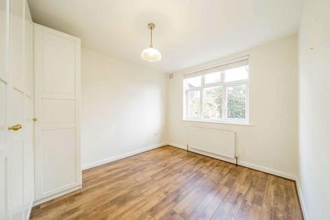 2 bedroom flat to rent, Porch Way, London N20