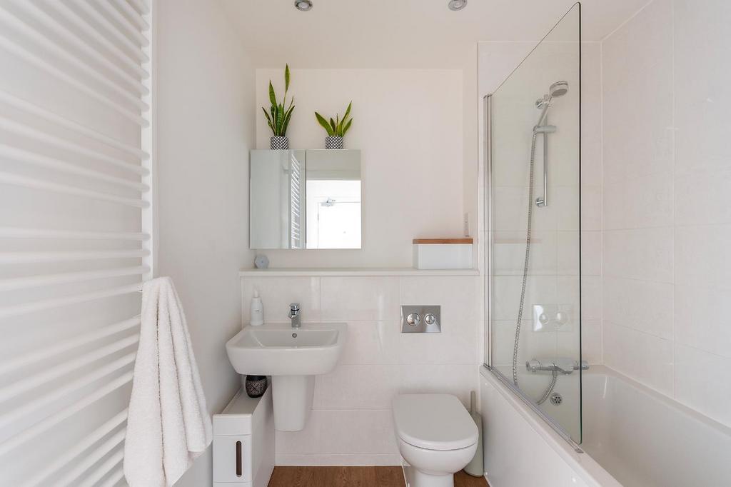 7 C4 HFS - Bathroom B.jpg