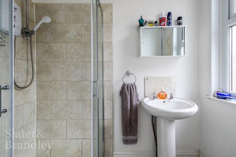 2 bedroom terraced house to rent, Central Avenue Basford, Nottingham, NG7