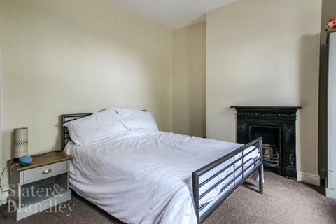 2 bedroom terraced house to rent, Central Avenue Basford, Nottingham, NG7