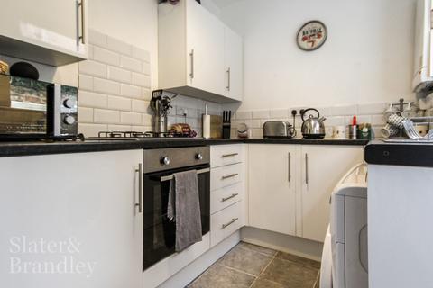 2 bedroom terraced house to rent, Central Avenue Basford, Nottingham, NG7