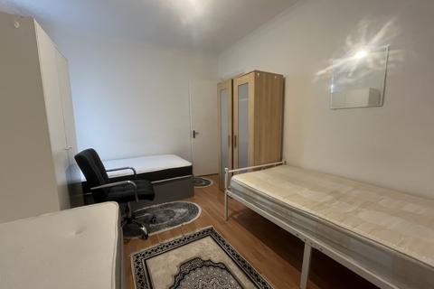2 bedroom flat to rent, 35 Taunton Way, Stanmore