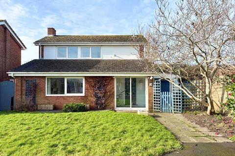 3 bedroom detached house for sale, Repton Close, Alverstoke, Gosport. PO12 2RY
