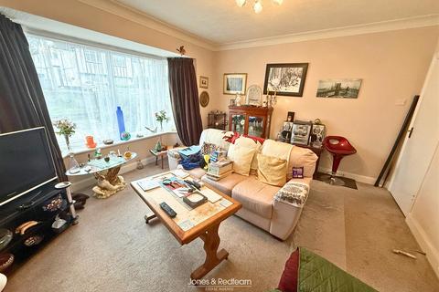 undefined, Fforddisa, Prestatyn