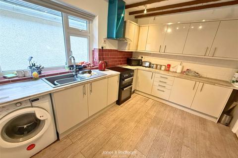 undefined, Fforddisa, Prestatyn