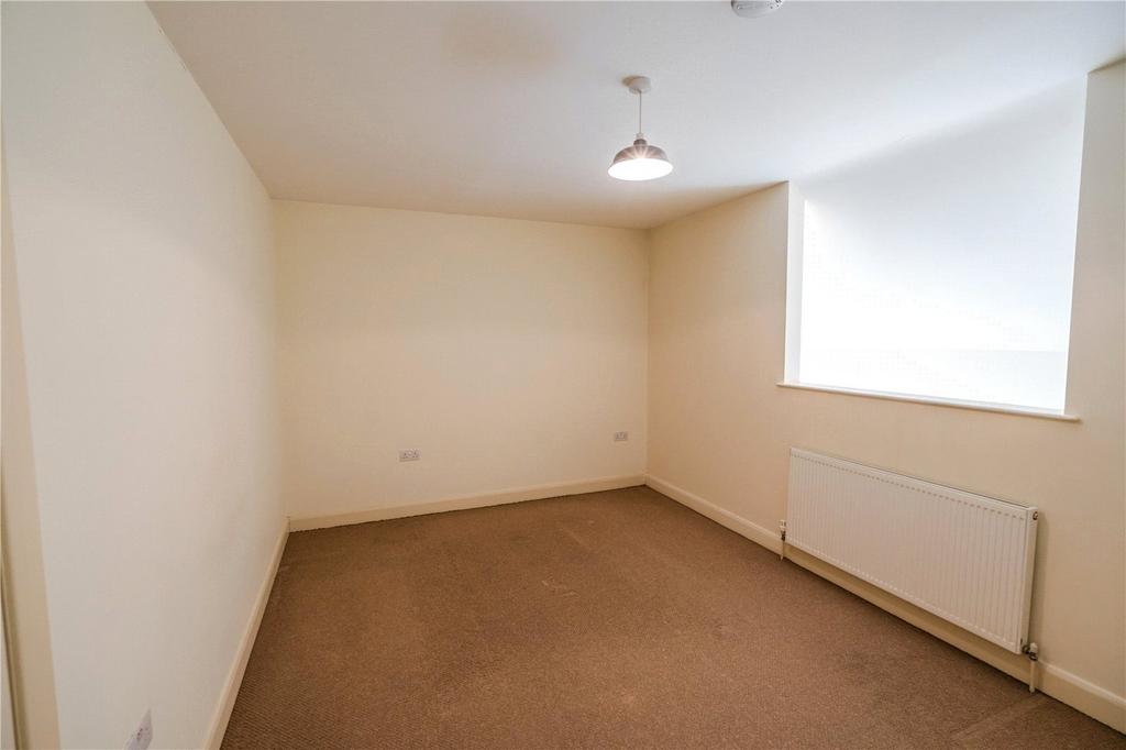 Bedroom 1 (2)