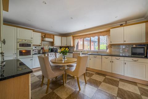 3 bedroom bungalow for sale, Rectory Road, Berkshire RG40