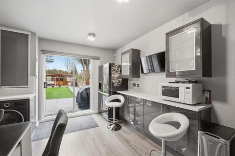 undefined, Vincent Road, Hounslow TW4
