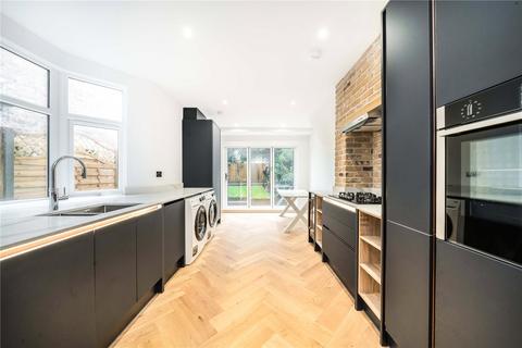 4 bedroom terraced house for sale, Grove Road, London, E17