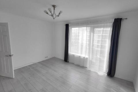 2 bedroom flat to rent, A TWO DOUBLE BEDROOM, SECOND FLOOR FLAT, WITH SEA GLIMPSE, CLOSE TO BOSCOMBE PIER