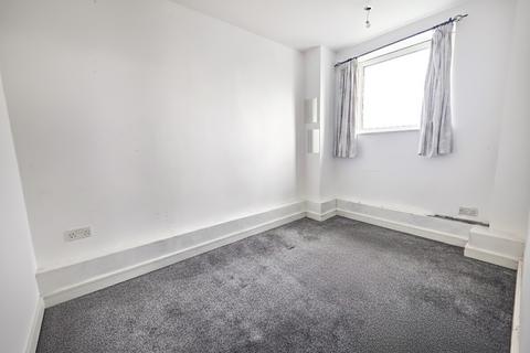 2 bedroom flat to rent, High Road, Chadwell Heath, RM6