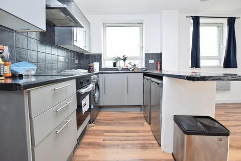 2 bedroom flat to rent, High Road, Chadwell Heath, RM6