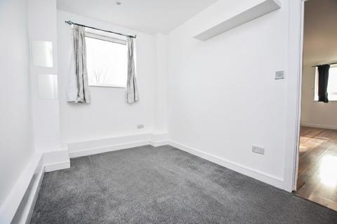 2 bedroom flat to rent, High Road, Chadwell Heath, RM6