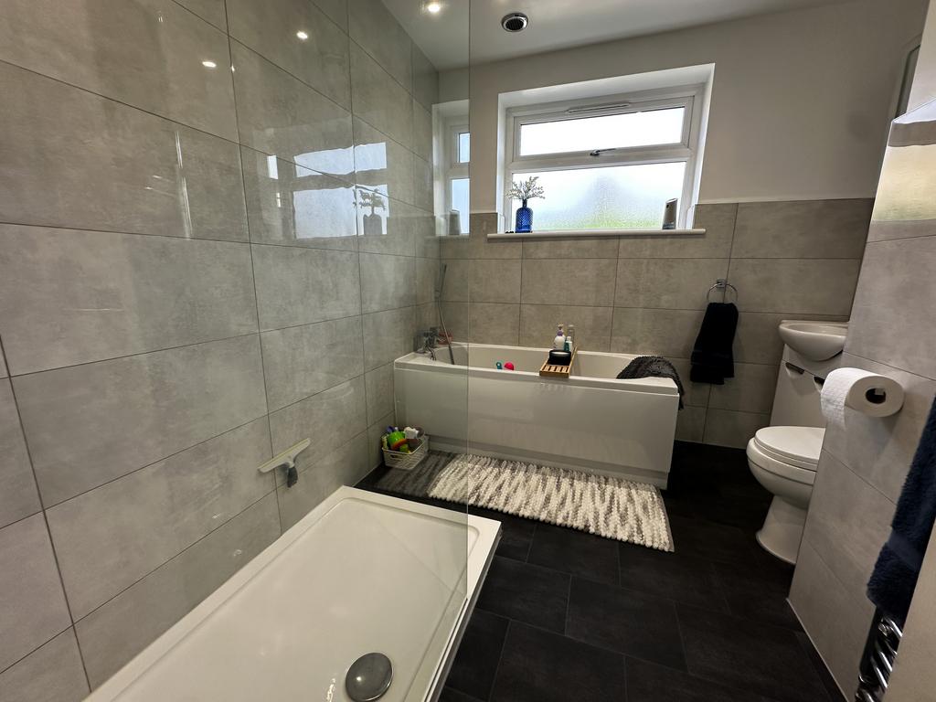 Bath/shower room