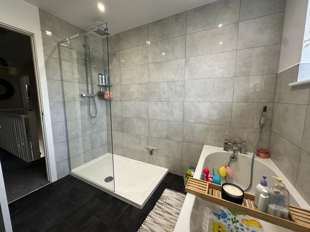 Bath/shower room