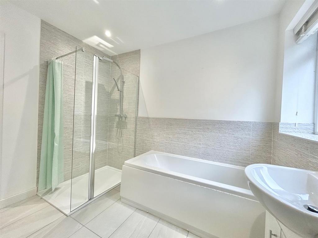 Bathroom 2.jpg