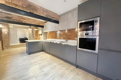 2 bedroom flat to rent, Bishton and Fletcher, Birmingham B1