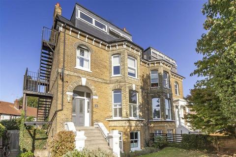 2 bedroom flat to rent, Stanley Road, Teddington TW11