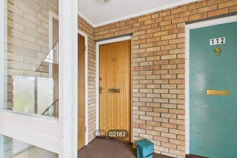 2 bedroom flat to rent, St. Andrews Gardens, Colchester, CO4 3EH