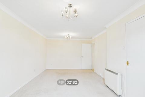 2 bedroom flat to rent, St. Andrews Gardens, Colchester, CO4 3EH