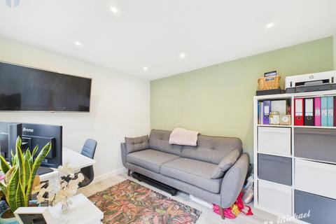 3 bedroom end of terrace house for sale, Waivers Way, Aylesbury