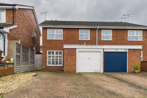 3 bedroom end of terrace house for sale, Waivers Way, Aylesbury